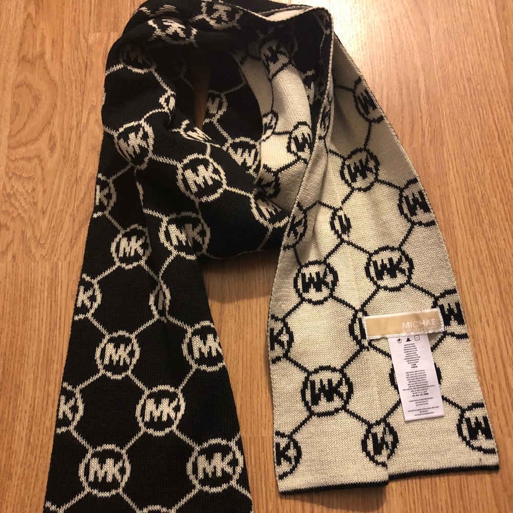 Michael Kors Reversible  Scarf